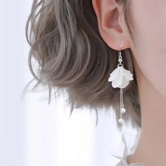 White Petal Flower Earrings Boho Statement Dangle Drop Flower Pearl Earrings - Picture 1 of 7